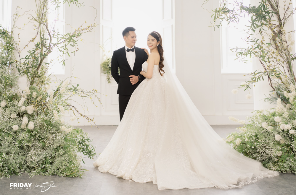 Ảnh cưới kiểu Hàn Quốc đảm bảo sẽ mang đến cho bạn một bộ ảnh đẹp và lãng mạn như trong cổ tích. Nếu bạn đang tìm kiếm ý tưởng cho bộ ảnh cưới của mình, hãy thử ngay kiểu chụp ảnh cưới kiểu Hàn Quốc và bạn sẽ không hối hận.